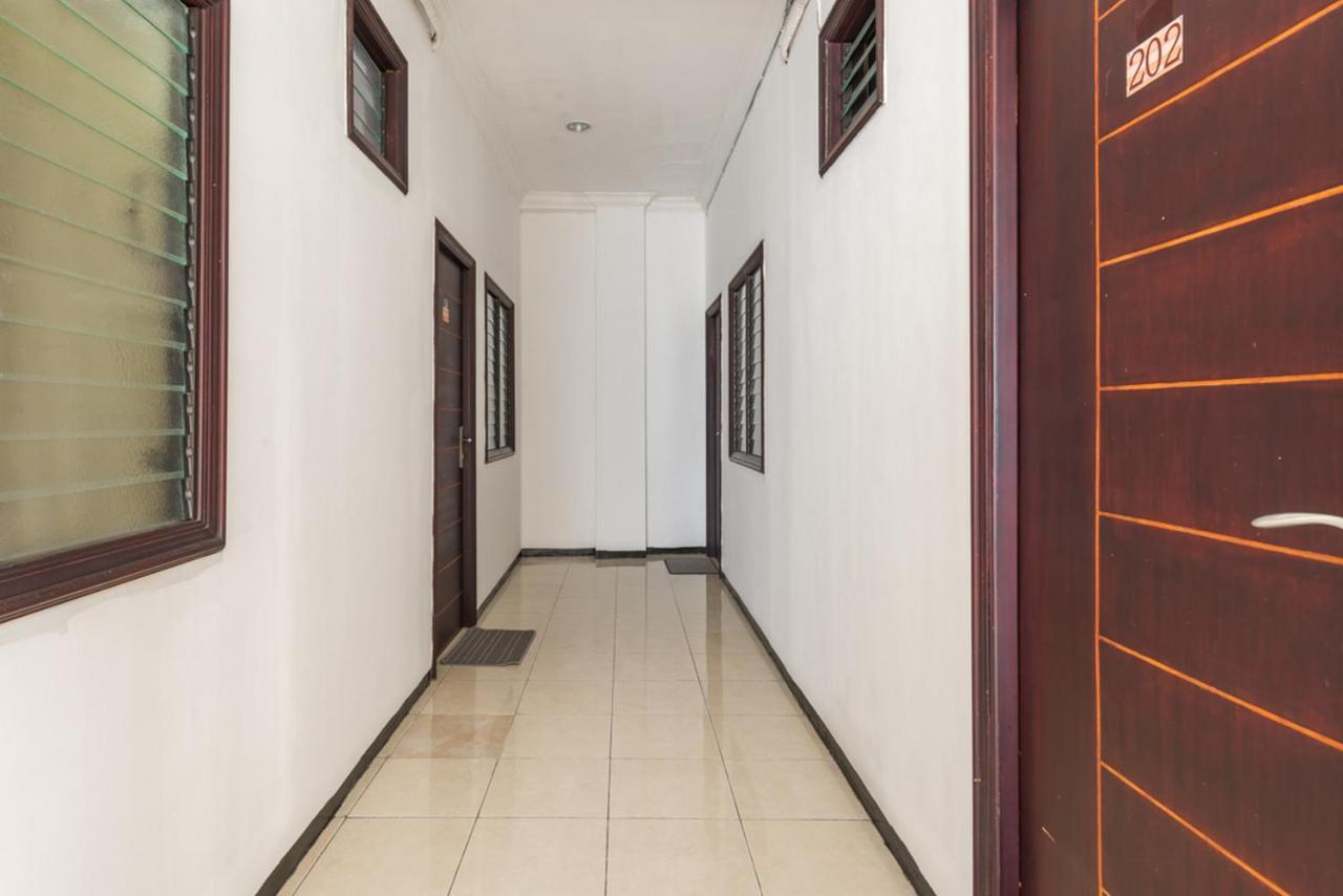 Reddoorz Near Widya Mandala University Surabaya Kültér fotó